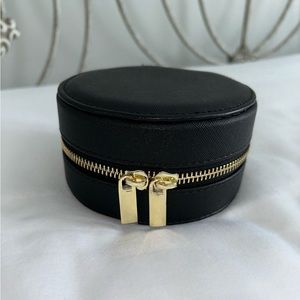 Black mini travel jewelry case Dynamite